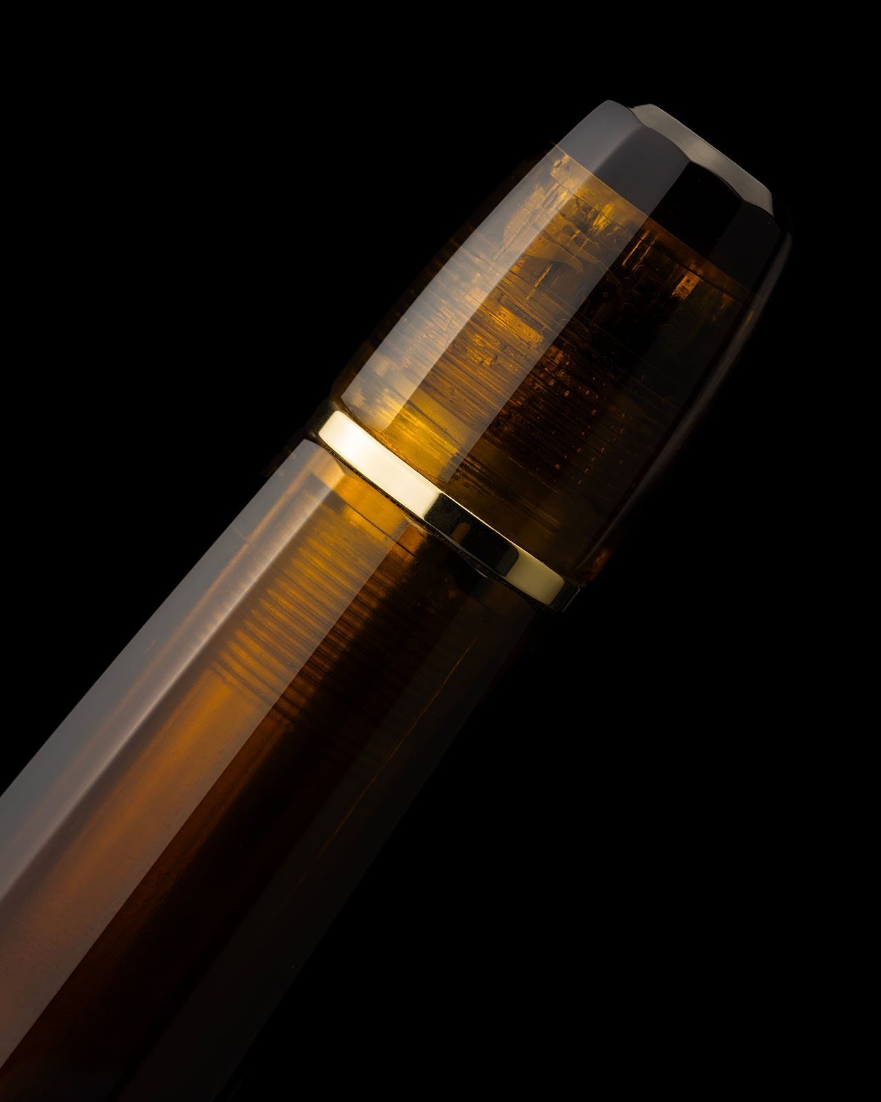 Ambra knob