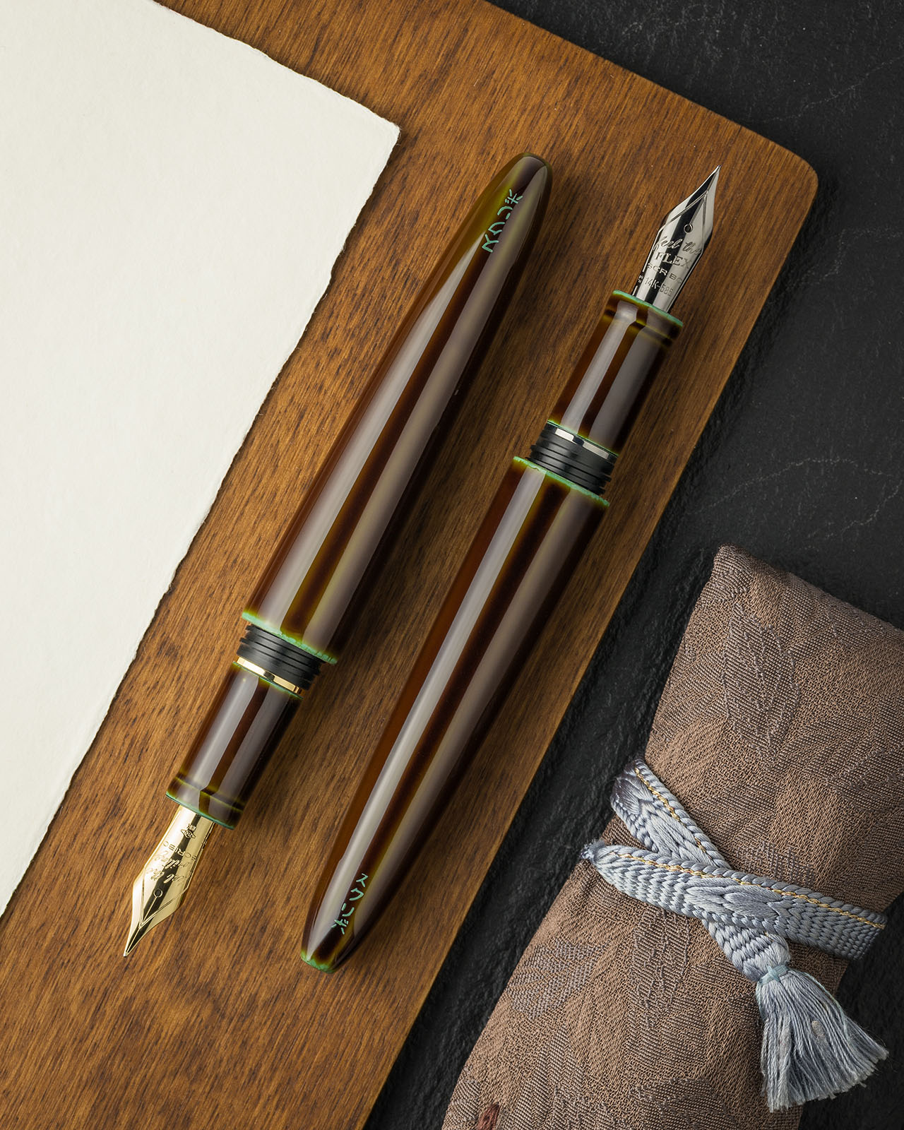 Hane Toruko together on desk3